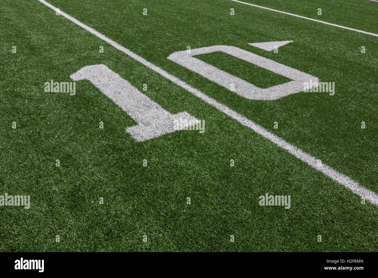 Le Yardage marqueurs sur un terrain de football. Banque D'Images