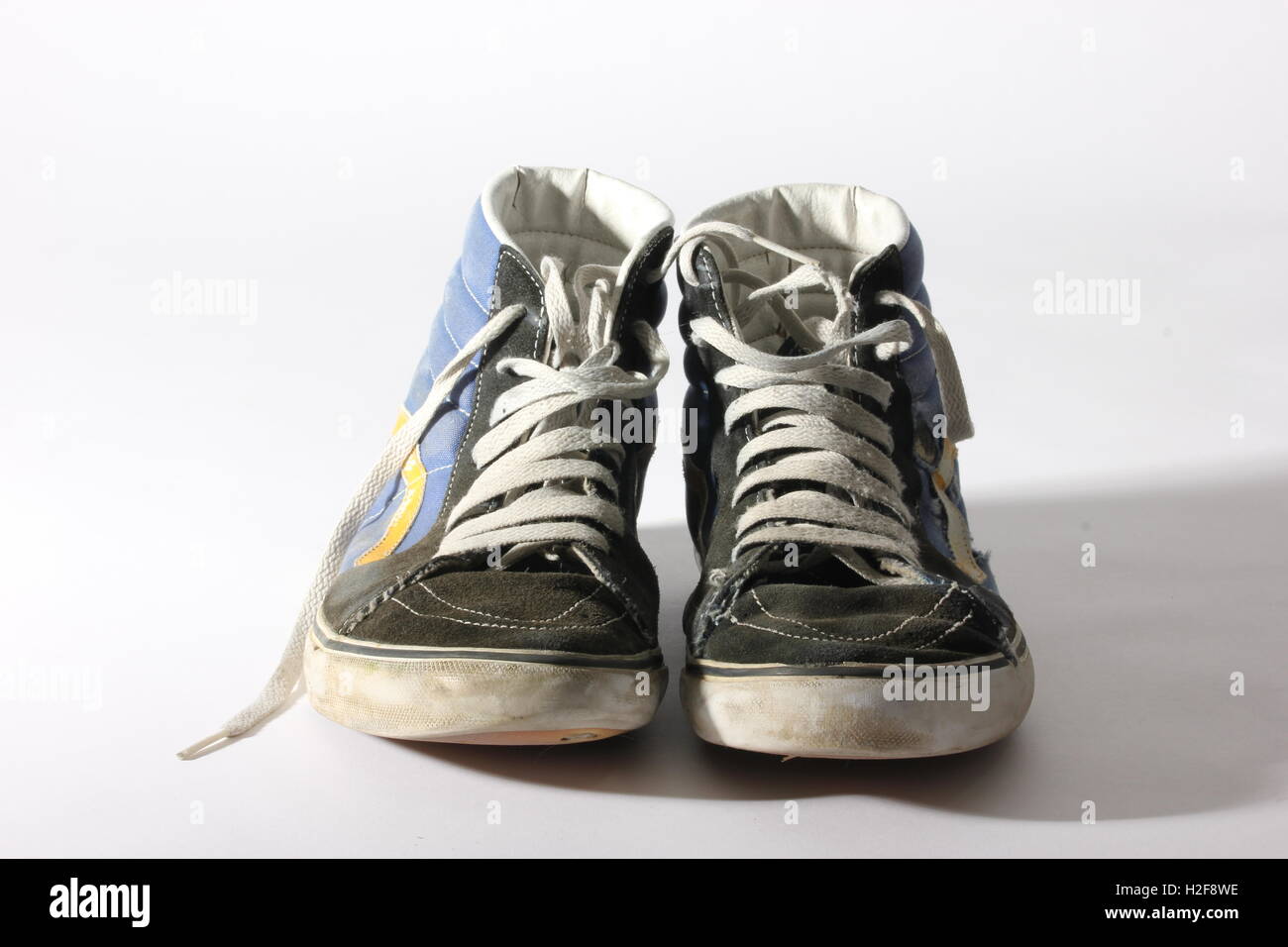 Chaussures usagées Banque de photographies et d'images à haute résolution -  Alamy