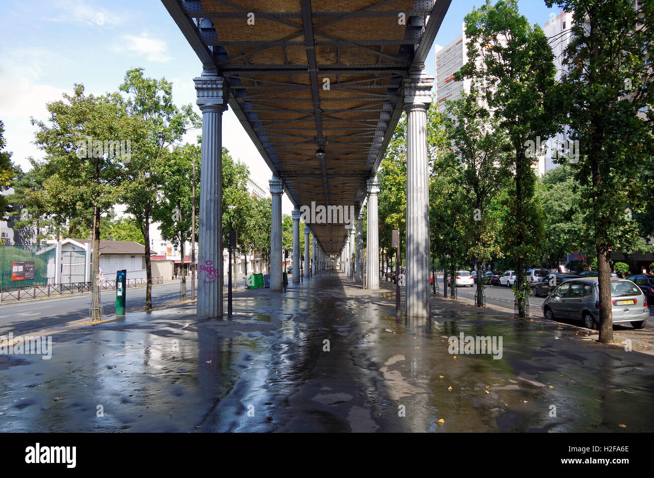 Paris, France, métro ligne 6, sous la partie surélevée Banque D'Images