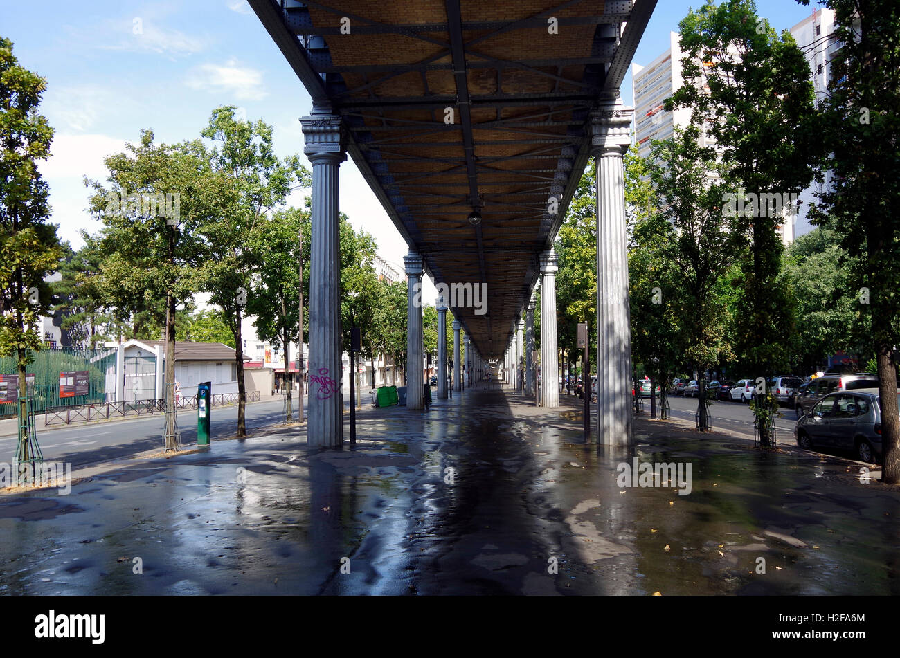 Paris, France, métro ligne 6, sous la partie surélevée Banque D'Images