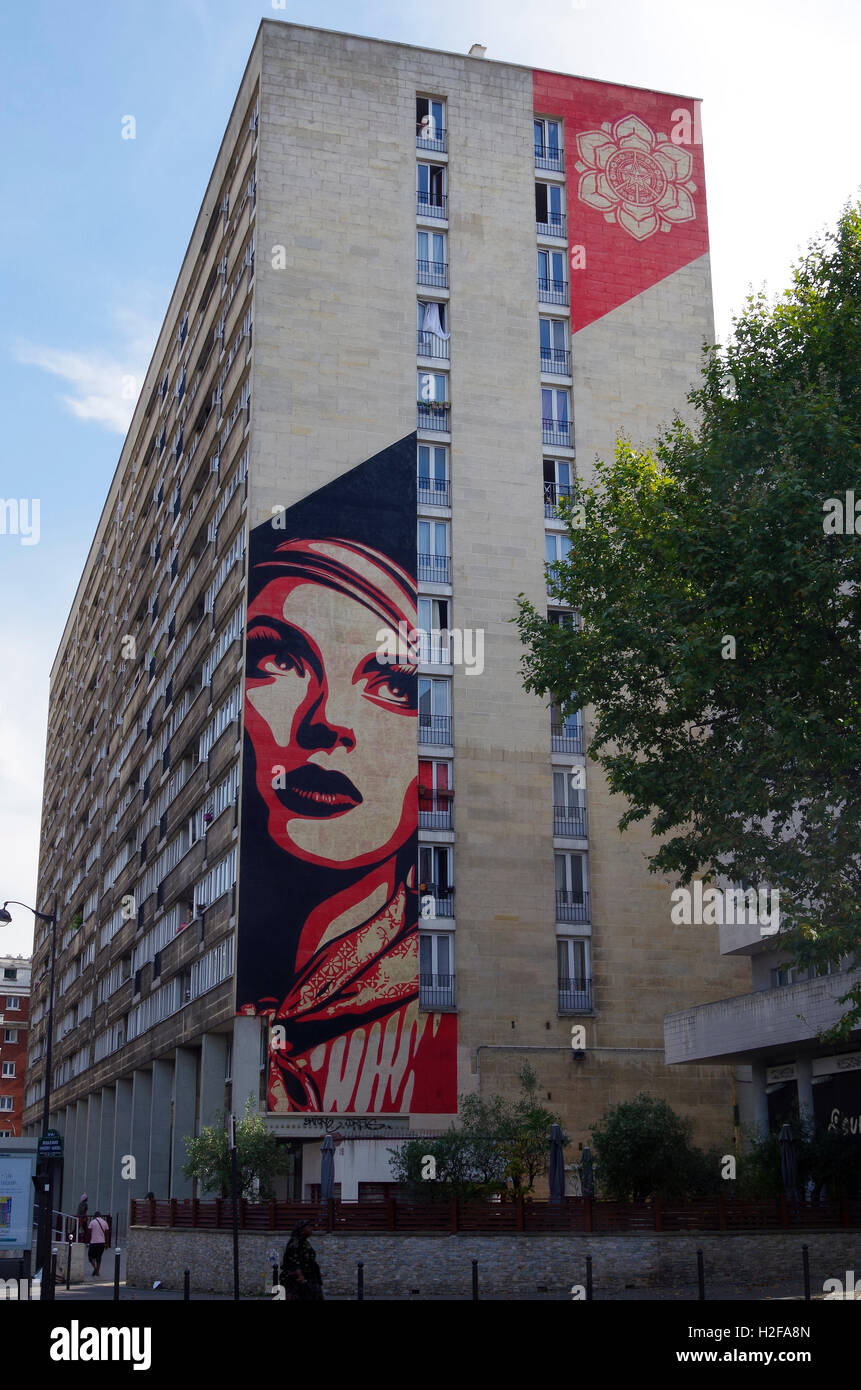 Paris, France, fresque sur bloc d'appartement. Banque D'Images