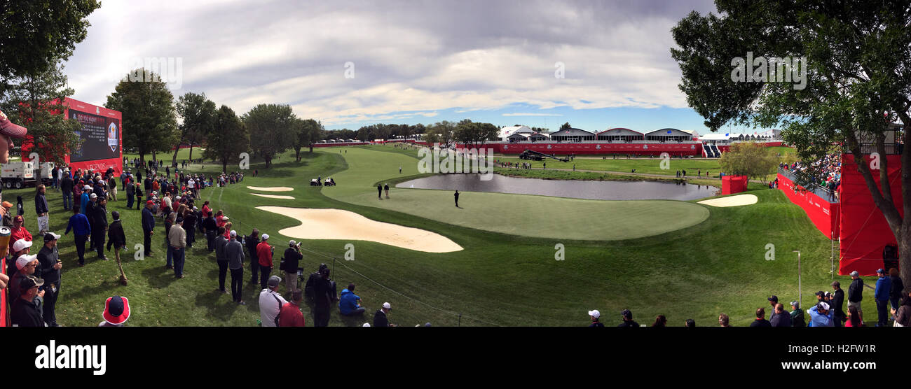 Vue générale de la seizième trou durant une pratique session avant la 41e Ryder Cup à Hazeltine National Golf Club à Chaska, Minnesota, USA. Banque D'Images