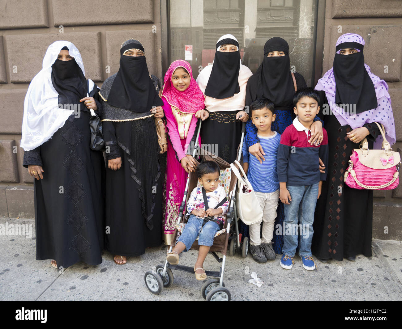 Les femmes du Bangladesh et de leurs enfants à l'American Muslim Day Parade à New York, 2016. Banque D'Images