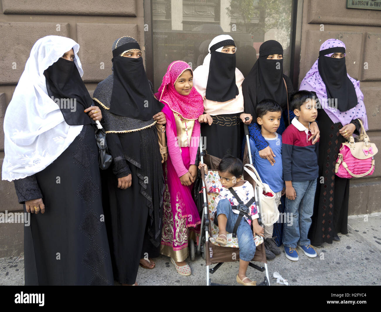 Les femmes du Bangladesh et de leurs enfants à l'American Muslim Day Parade à New York, 2016. Banque D'Images