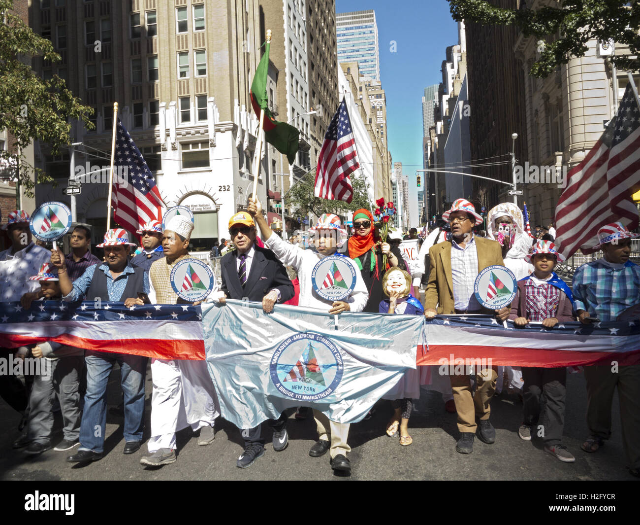 Les Américains bangladais patriotique en mars l'American Muslim Day Parade à New York, 2016. Banque D'Images
