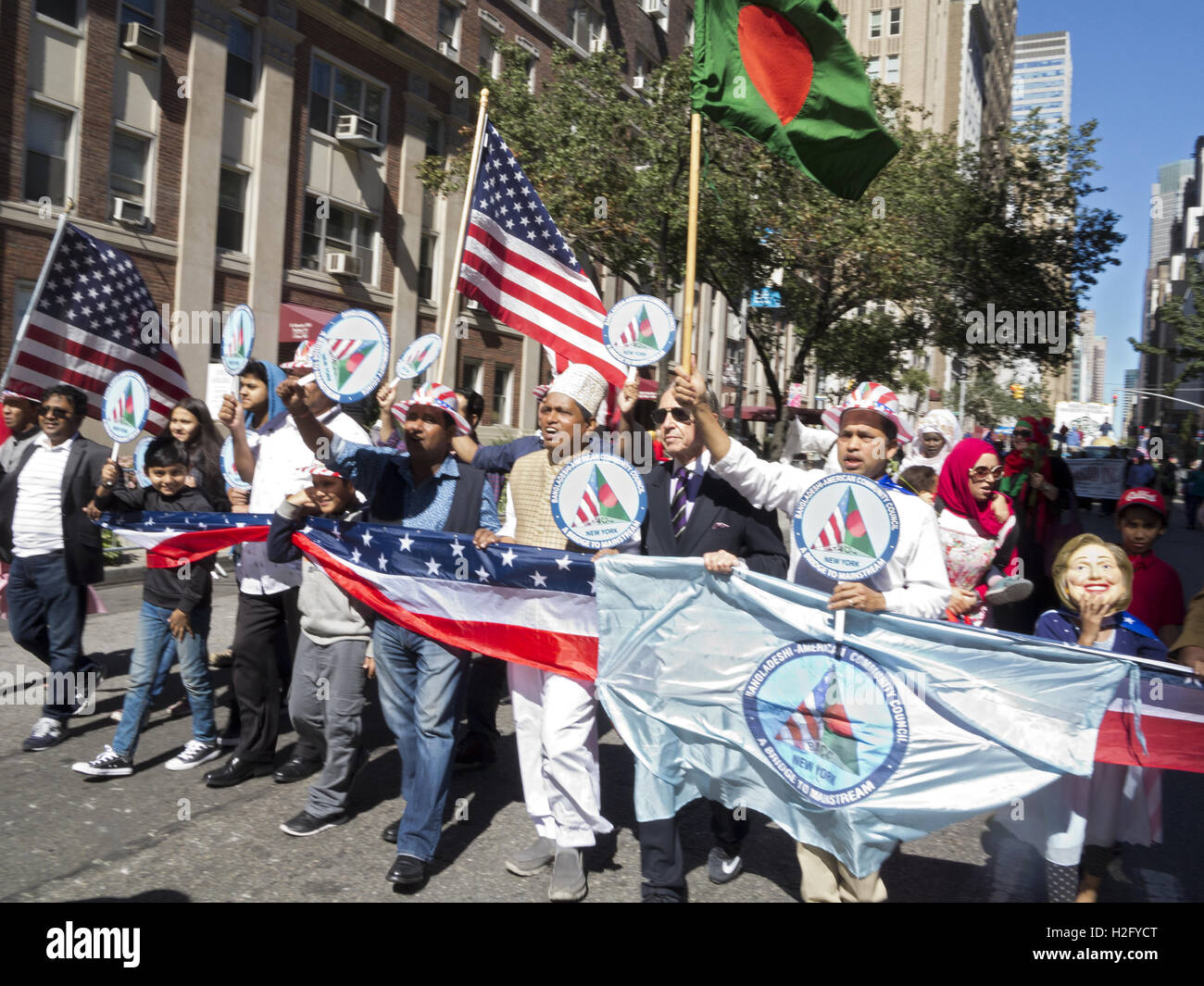 Les Américains bangladais patriotique en mars l'American Muslim Day Parade à New York, 2016. Banque D'Images
