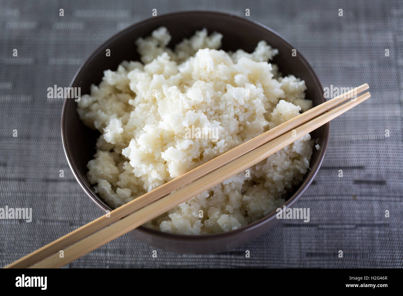 Un bol de riz chou-fleur Banque D'Images