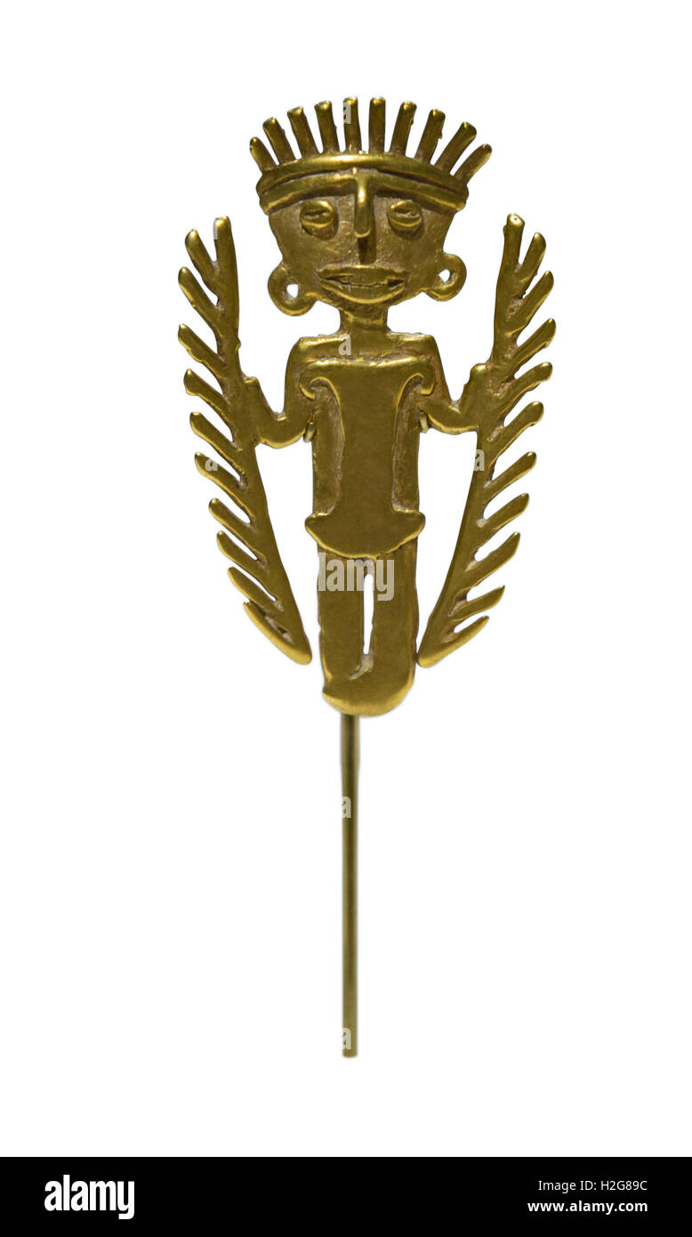 Un pendentif en or coulé du 5ème au 10ème siècle à partir de la région de Tolima, Colombie figure a feather headdress Banque D'Images