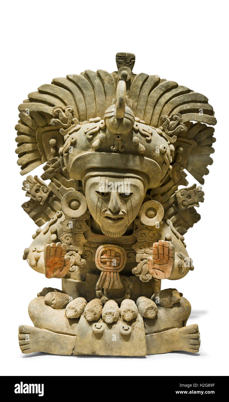 Gagner funéraire avec personnage assis avec une grande coiffe de plumes date de 4 - 5ème siècle du Mexique Banque D'Images