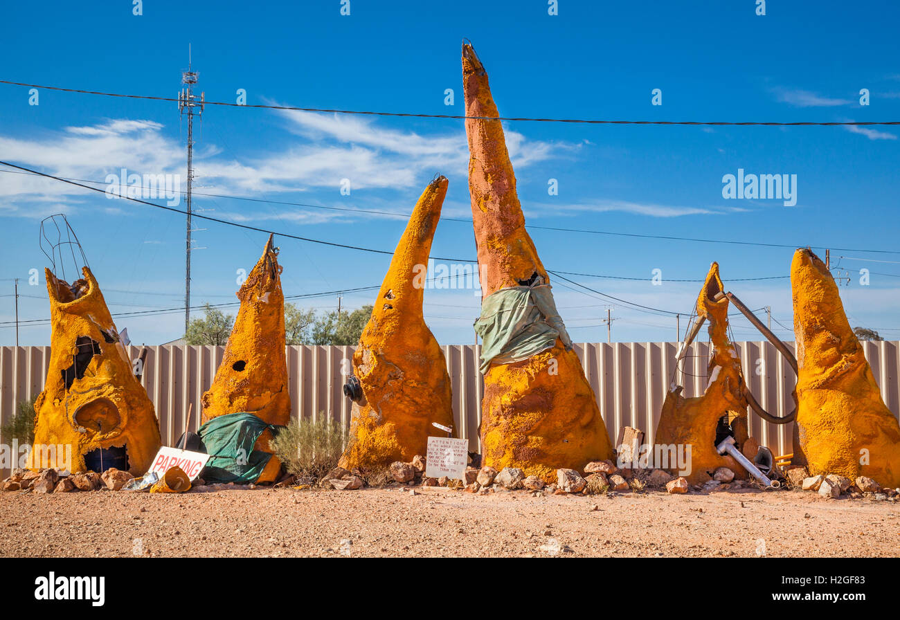L'Australie, l'Australie, l'Outback, Coober Pedy, quirky expose à la ville minière de l'opale isolés Banque D'Images