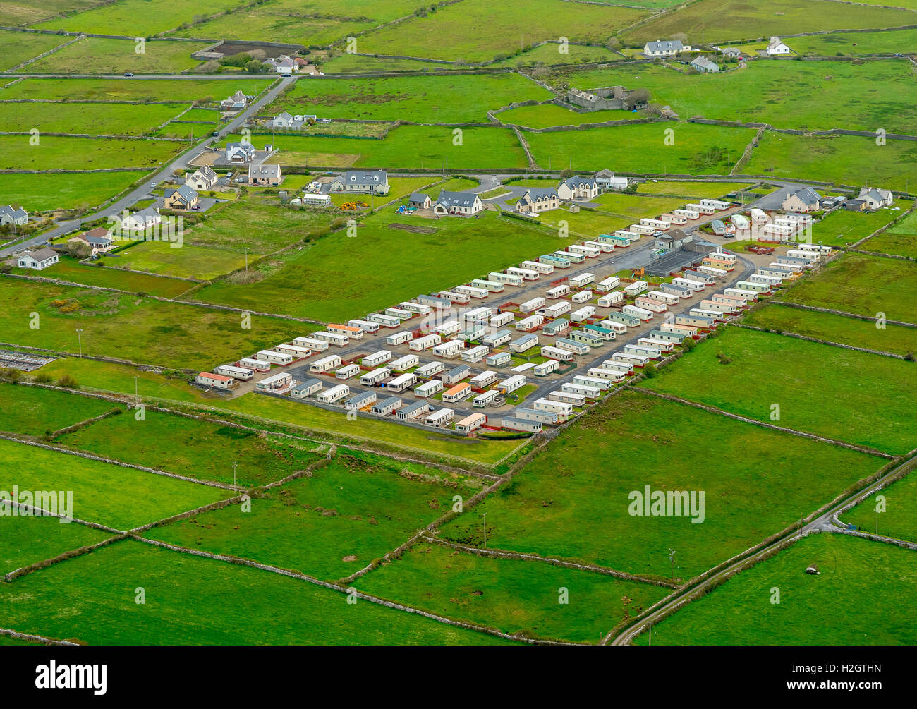 Mobile Homes, maisons de vacances, camping, Liscannnor Bay, Liscannor, dans le comté de Clare, Irlande Banque D'Images
