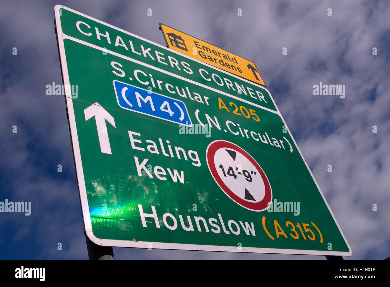 Panneau routier en approche pour chalkers, coin sud-ouest de Londres, Angleterre Banque D'Images