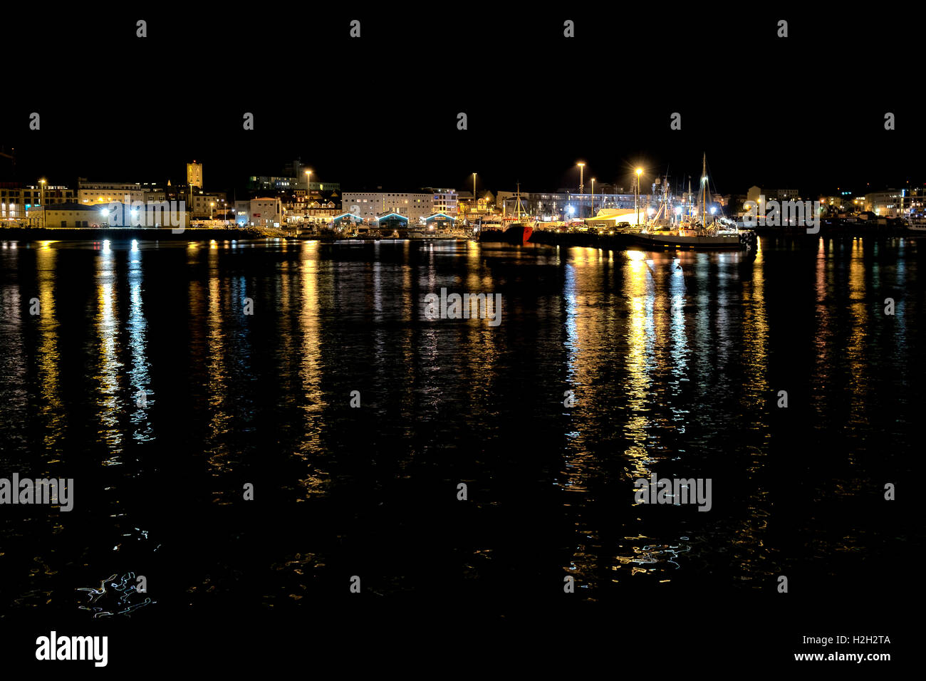 Reykjavik skyline tourné au crépuscule en été Banque D'Images