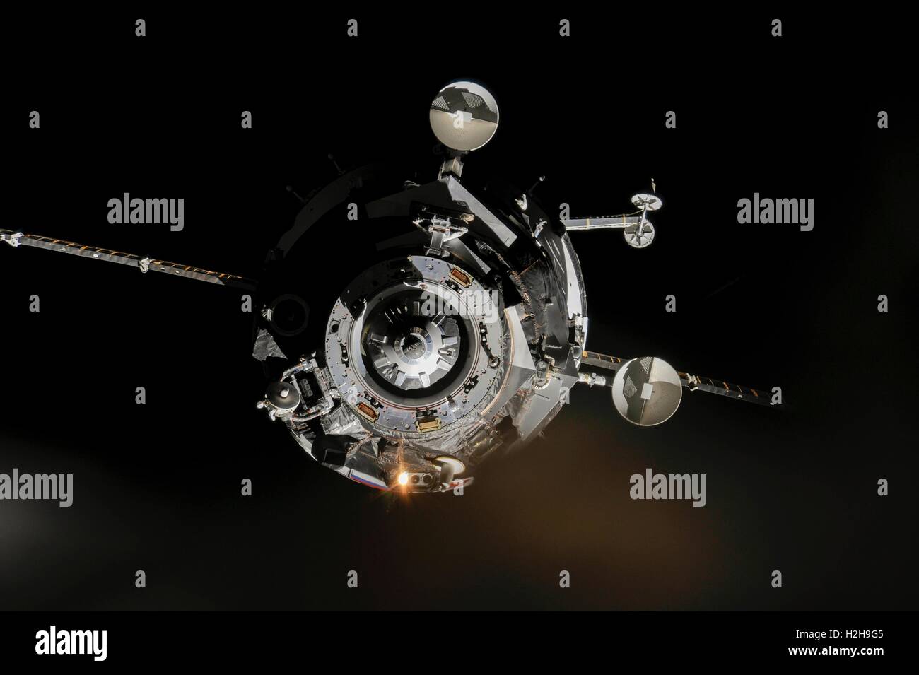 Le vaisseau Soyouz TMA-10M s'approche de la Station spatiale internationale de la NASA le 25 septembre 2013, alors que dans l'orbite de la Terre. Banque D'Images