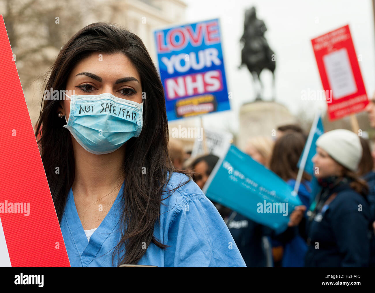 Londres, Royaume-Uni. 6e février 2016. Éditorial - Les médecins en rallye, en protestation contre les plans du gouvernement pour modifier les contrats médecin du NHS. Banque D'Images