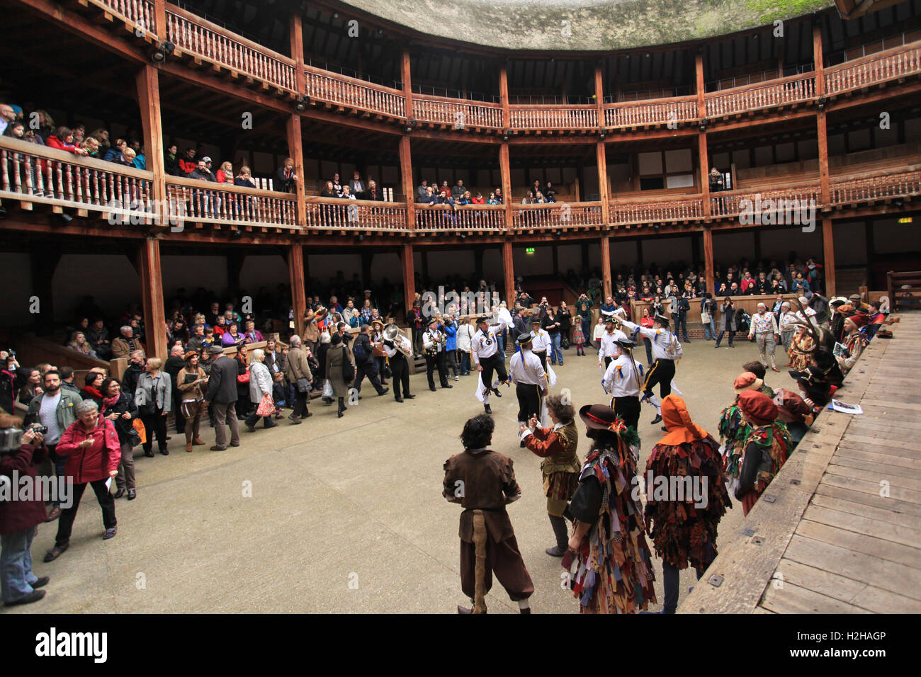 Beaucoup d'octobre Fête des vendanges à la Shakespeare's Globe, London, UK. Banque D'Images