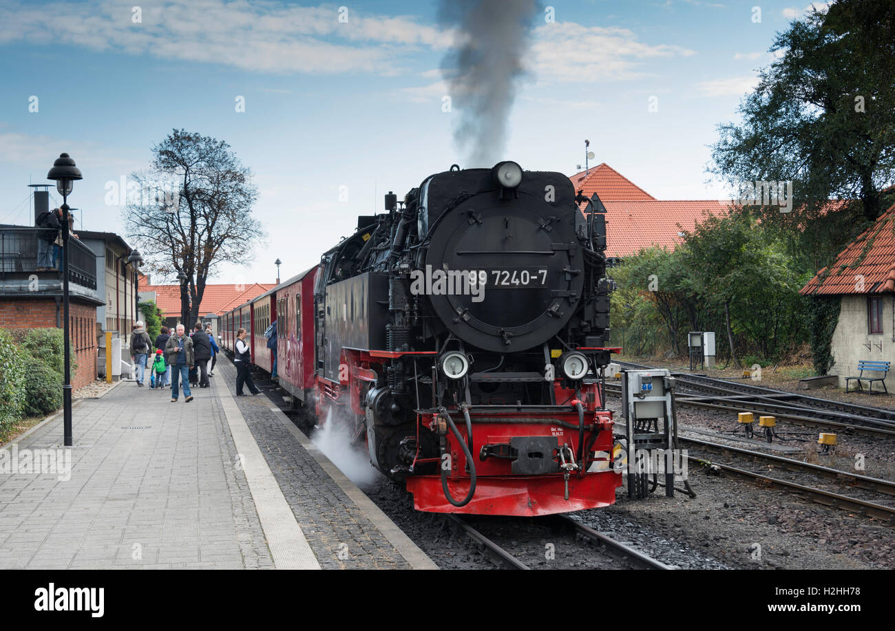 WERNIGERODE, Allemagne, septembre 21,2016 : personnes non identifiées dans le train à vapeur pour un lecteur à la montagne à Wernigerode Banque D'Images