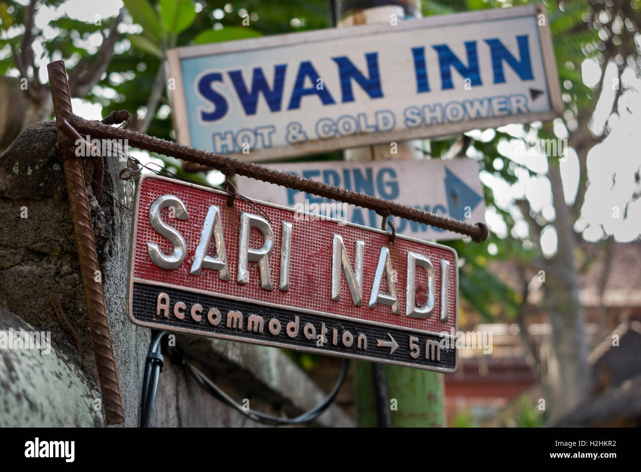 L'INDONÉSIE, Bali, Ubud, Monkey Forest Road, Piste Beji, Sari 17 5m Nadi Hébergement en famille d'inscription Banque D'Images