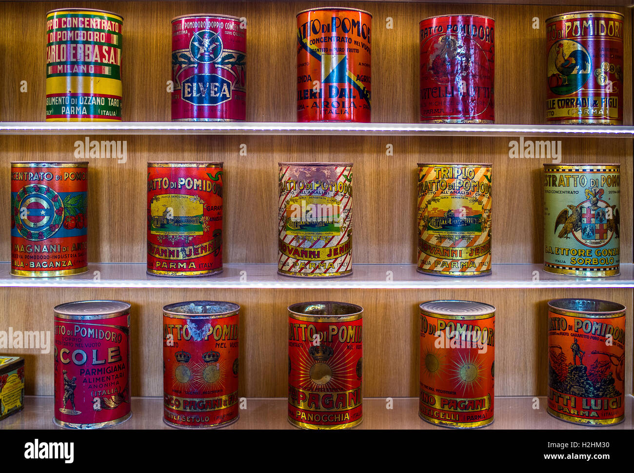 Italie Emilie Romagne Franchigena façon Corte di Giarola- Musée de la tomate ancienne -boîtes de sauce tomate Banque D'Images