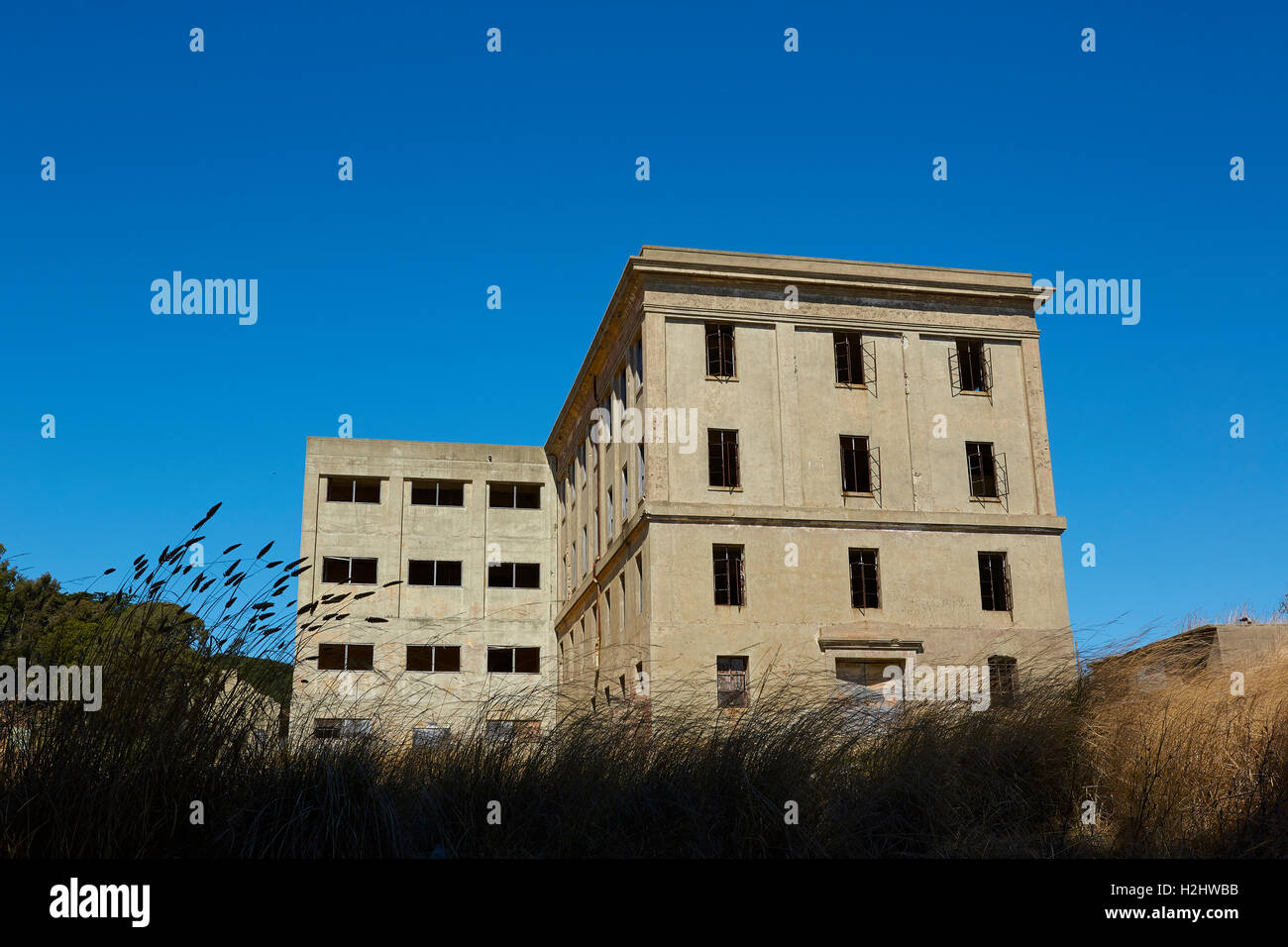 Les bâtiments à l'abandon de l'Armée US à Fort McDowell sur Angel Island, Californie. Banque D'Images Les bâtiments à l'abandon de l'Armée US à Fort McDowell sur Angel Island, Californie. Banque D'Images