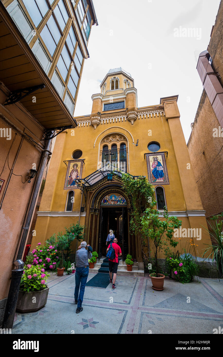 Cour intérieure de l'église orthodoxe de la Dormition de la Theotokos (Église de l'Assomption) à Brasov, Roumanie Banque D'Images