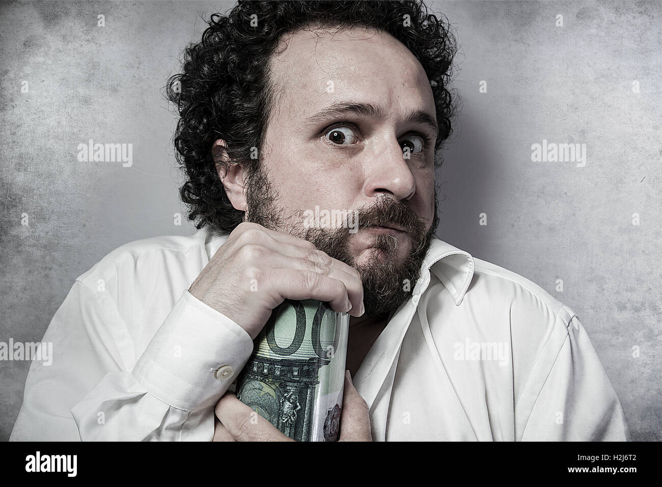 Enregistrer, avare d'affaires, d'économiser de l'argent, l'homme en chemise blanche avec Banque D'Images