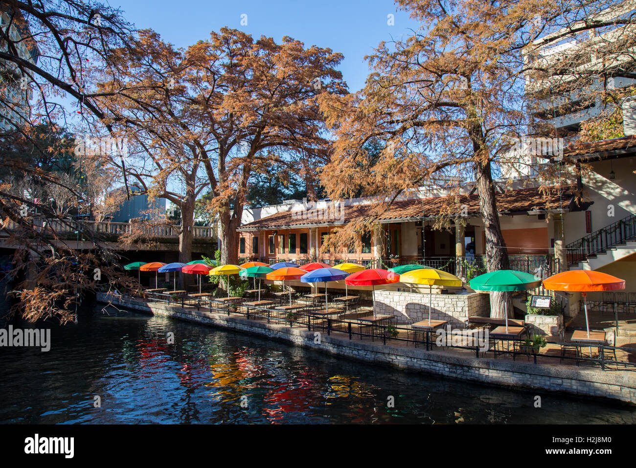 Promenade le long de la rivière de San Antonio, Texas Banque D'Images