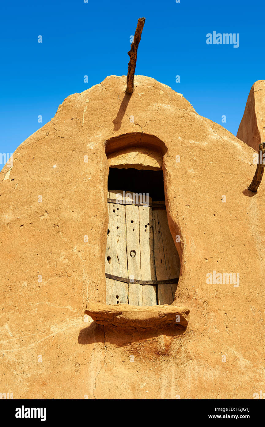 Ksar Ouled Soltane, un traditionnel berbère fortifié grenier voûté adobe ghorfas, le nord du Sahara, Tataouine. La Tunisie, l'Afrique Banque D'Images