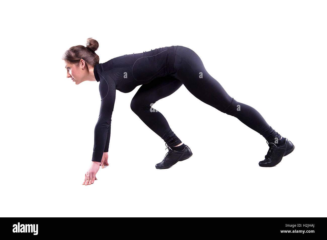 Runner femme isolée. L'exécution de mettre en place fitness sport jogging modèle smiling happy isolé sur fond blanc. Formation Fitness petite fille Banque D'Images