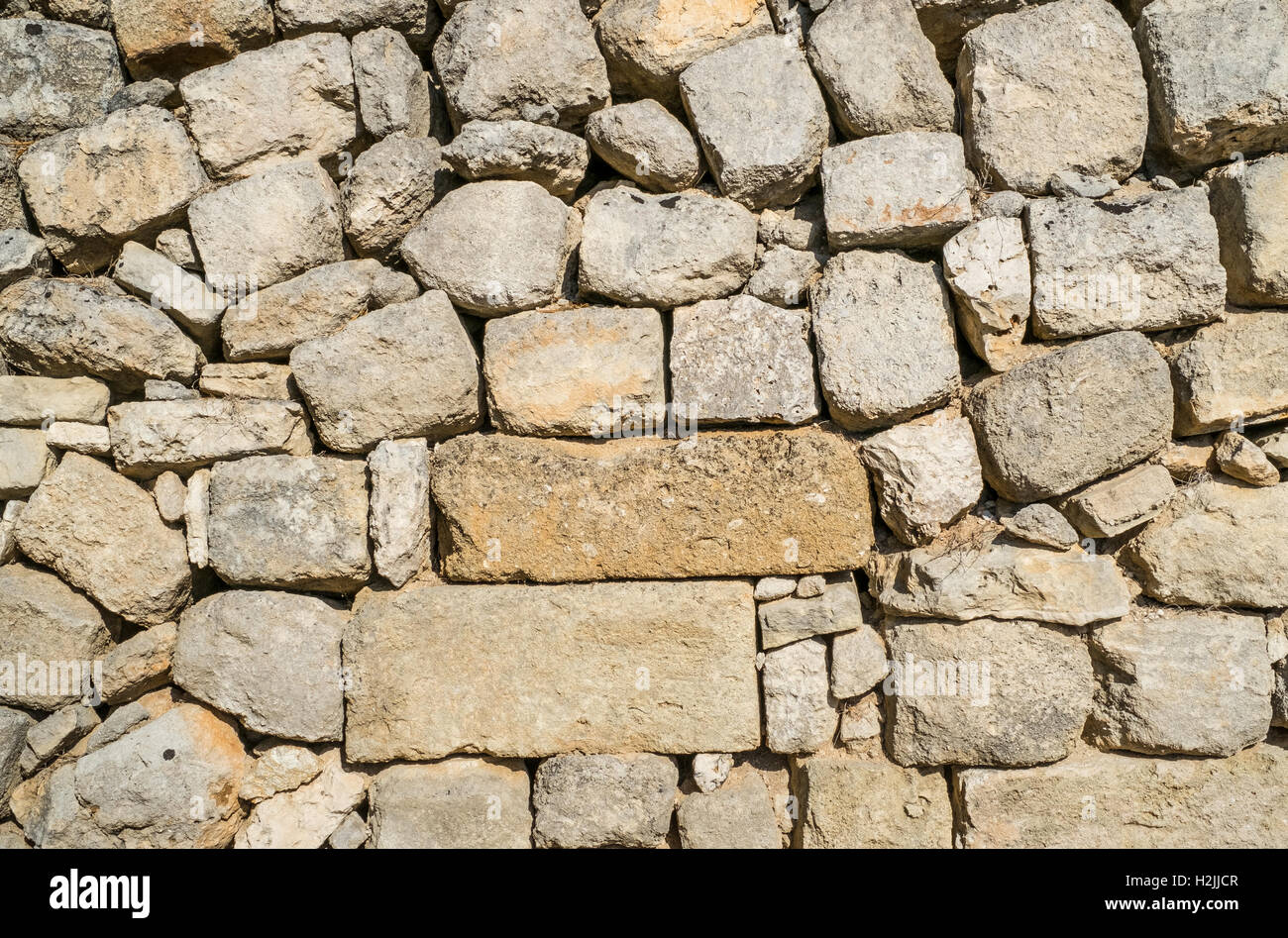 Mur de pierres traditionnelles construites sans chaux. Mur en pierre sèche. Banque D'Images