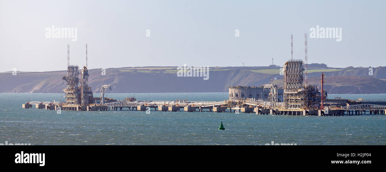 South Hook LNG jetées sur Milford Haven, Pembroke Banque D'Images