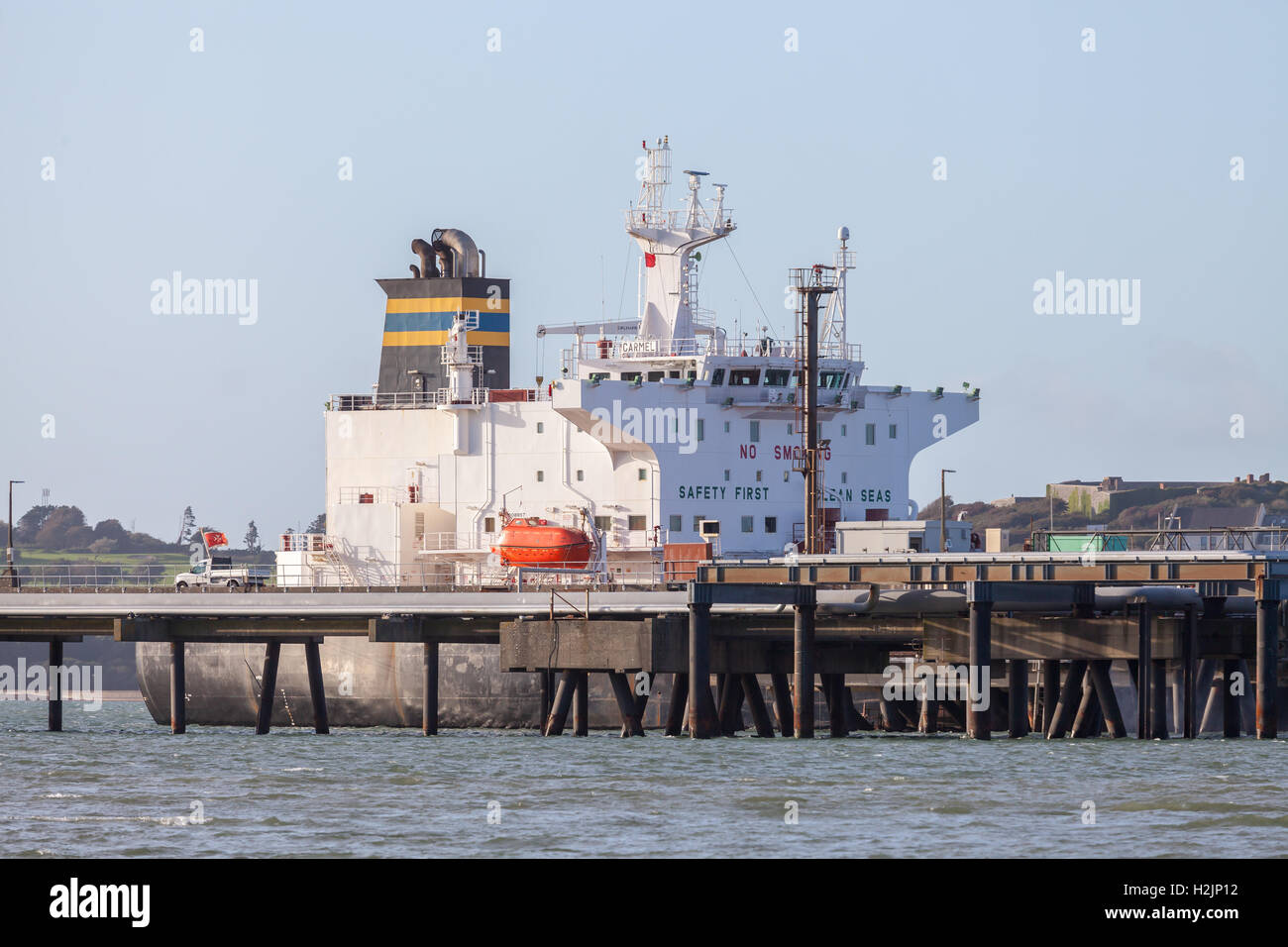 Les pétroliers à l'Valero jetées sur Milford Haven, Pembroke Banque D'Images