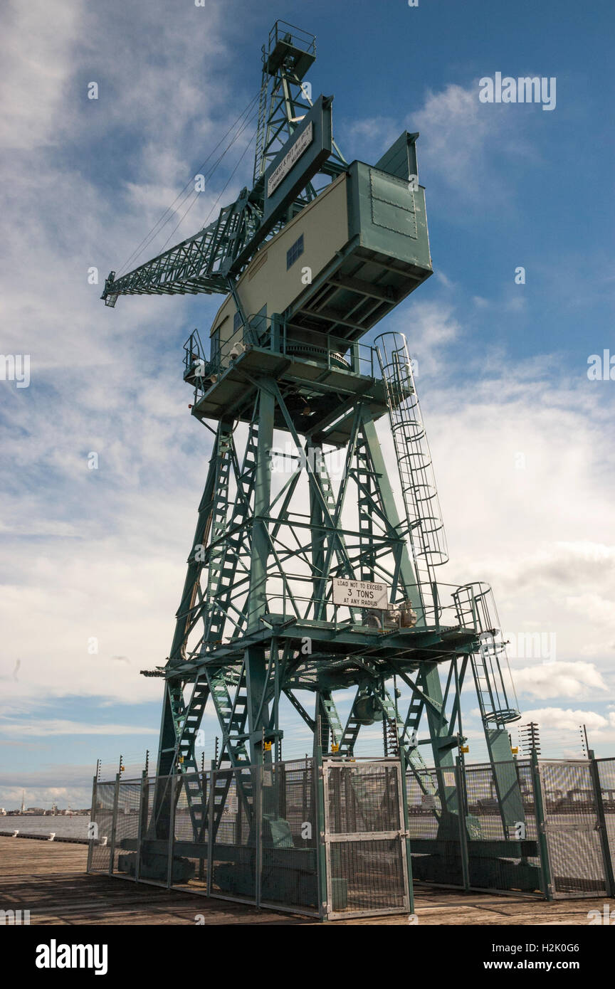 1949 Reproduction Stothert & Pitt à portique sur le quai de Station Pier, Port Melbourne, Australie Banque D'Images