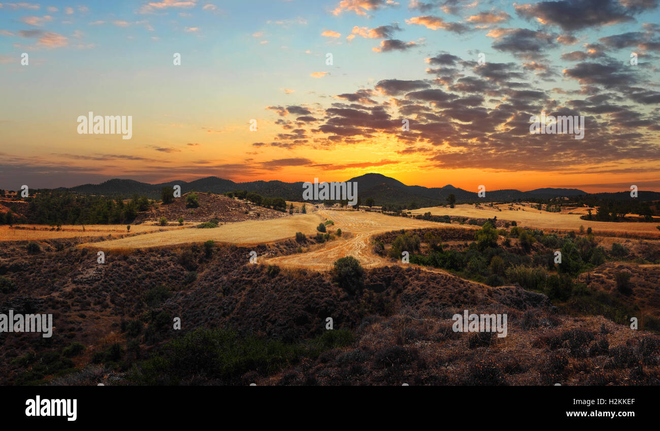 L'aube dans la vallée de la montagne de Troodos. Chypre. Banque D'Images