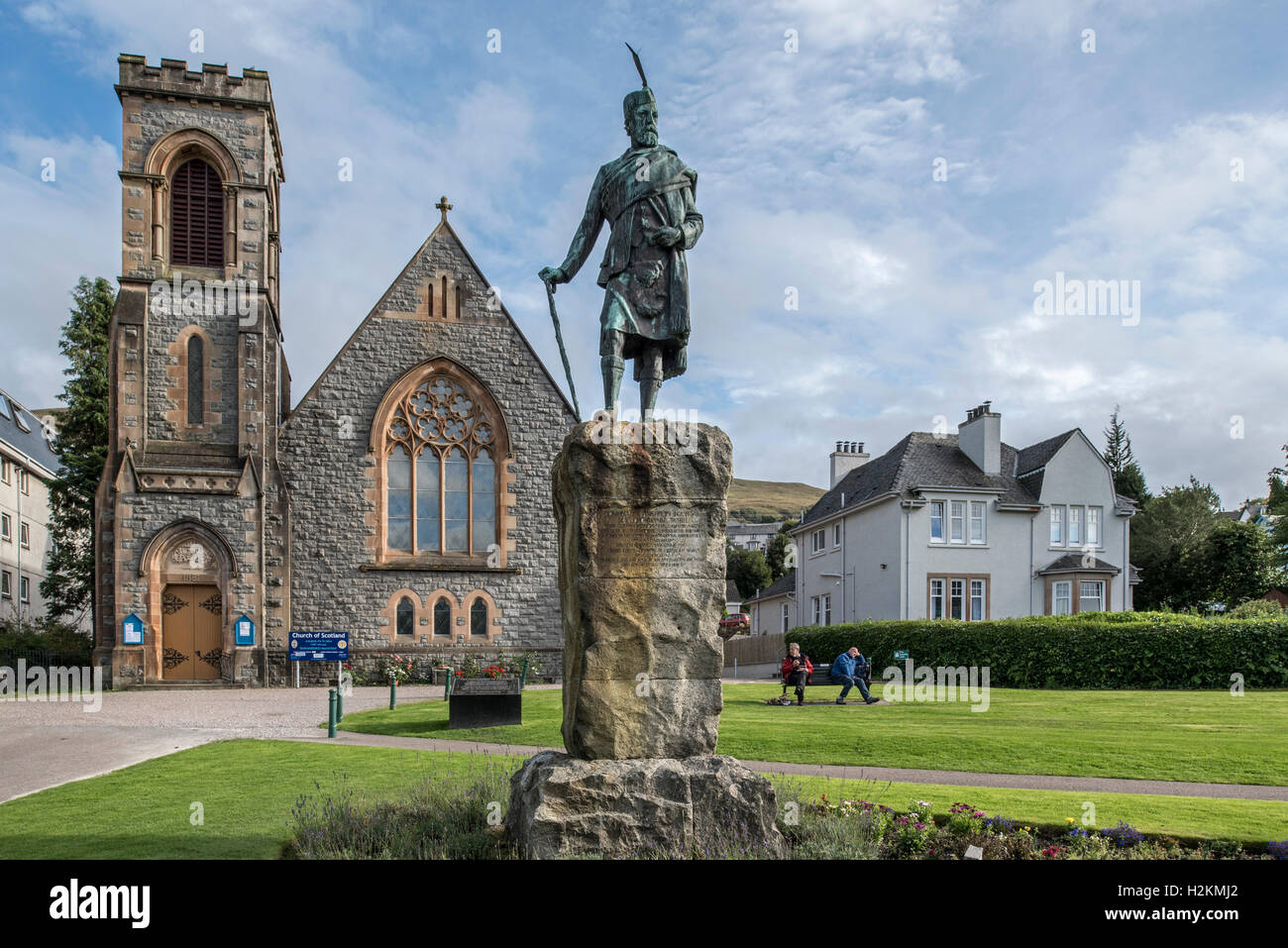 Donald Cameron de Lochiel statue devant l'Église d'Écosse à Fort William, Highlands, Scotland, UK Banque D'Images