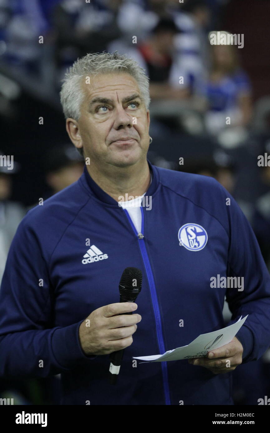 Gelsenkirchen, Allemagne. Sep 29, 2016. L'UEFA Champions League. FC Schalke 04 contre le Red Bull Salzbourg stade Veltins Arena. Le stade annonciateur des FC Schalke 04 : Action de Crédit Plus Sport/Alamy Live News Banque D'Images