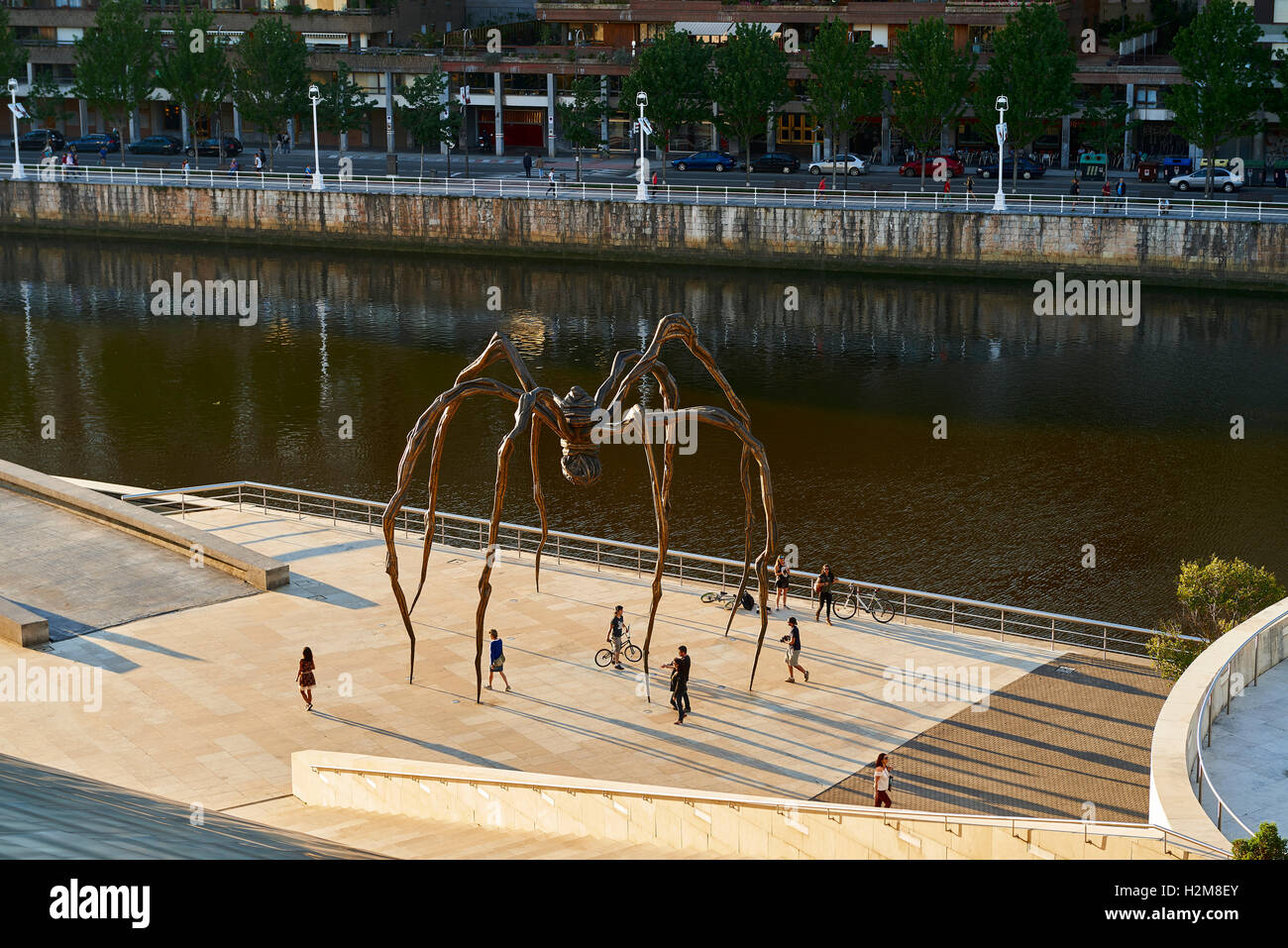 Maman, une araignée géante de l'artiste Louise Bourgeois en face du Musée Guggenheim, Bilbao, Biscaye, Pays basque, Euskadi Banque D'Images