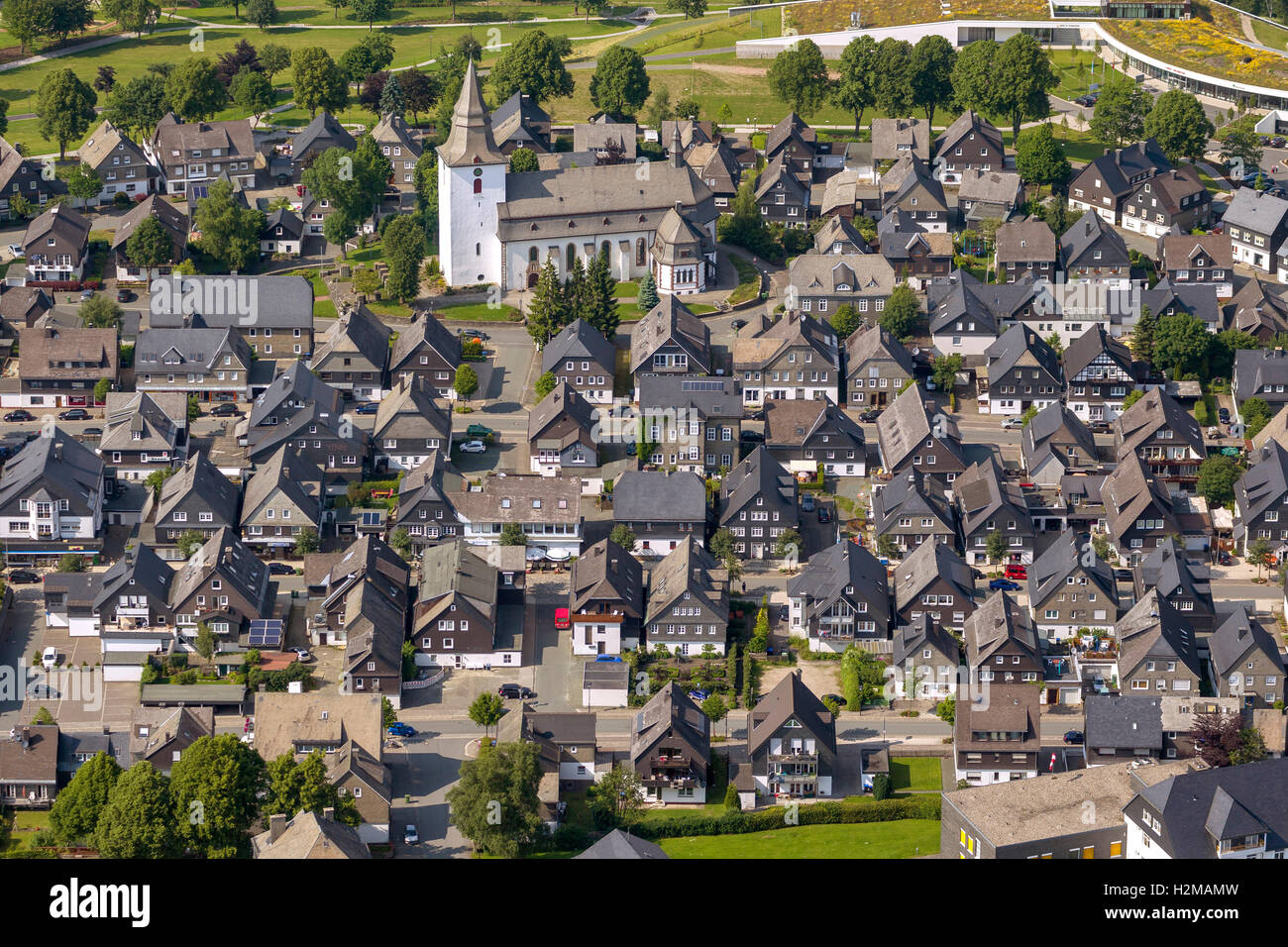 Vue aérienne de la paroisse de St James, dans la région de Winterberg, vue aérienne de Winterberg, vue aérienne de Sauerland Winterberg, Banque D'Images