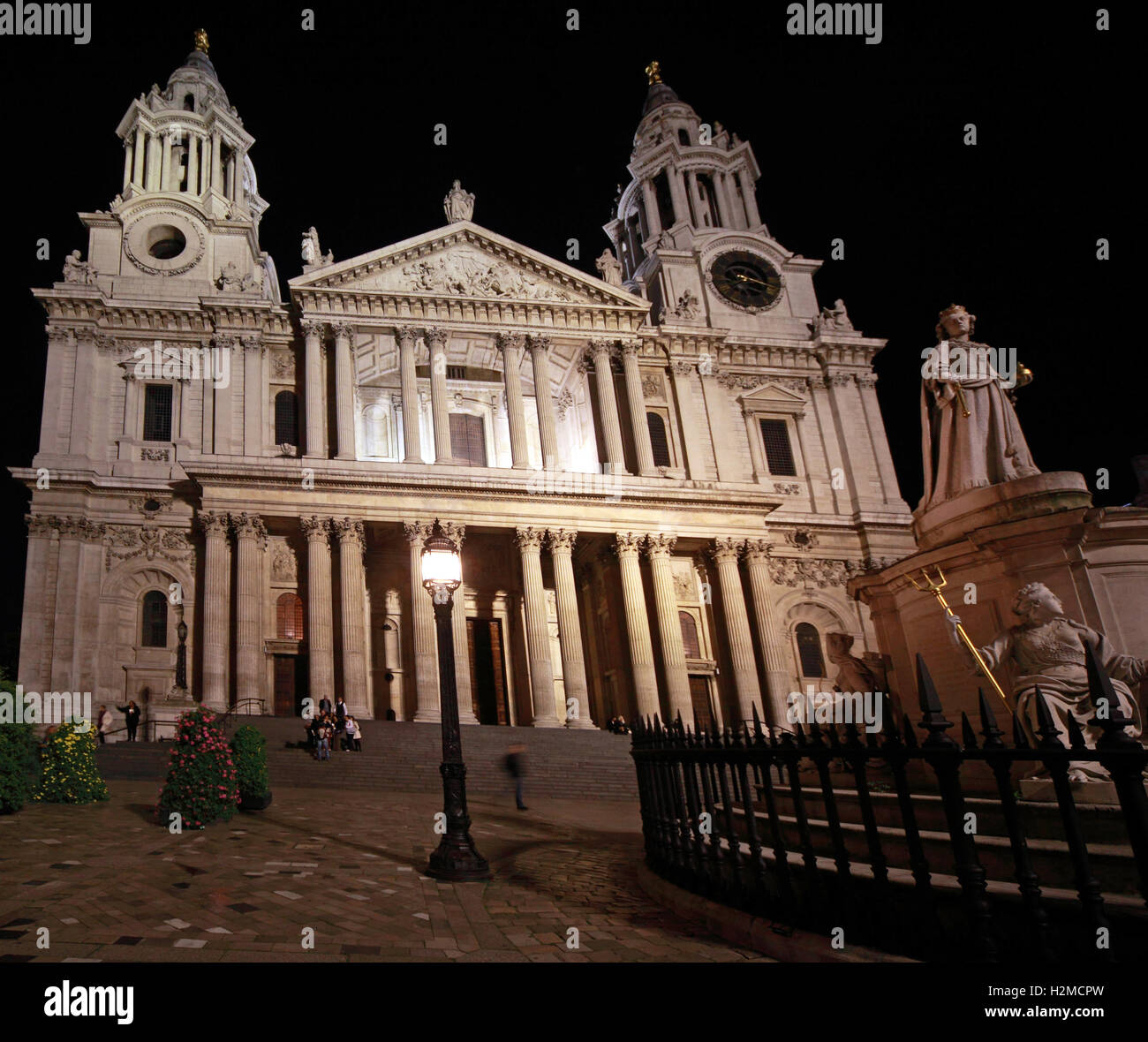 Cathédrale St Paul de Londres, entrée principale, tard dans la nuit Banque D'Images