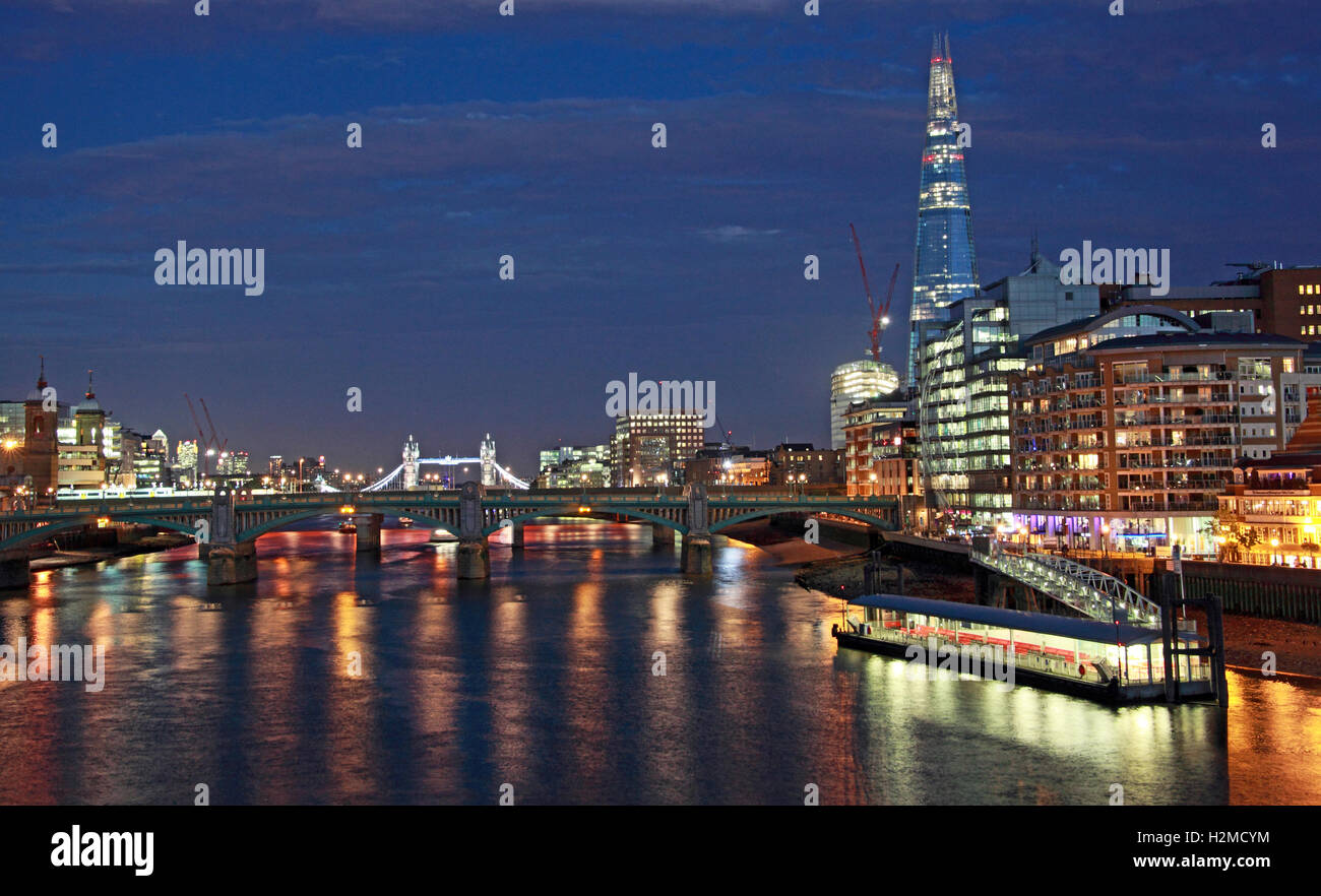 Panorama de la ville de Thames, London au crépuscule, Angleterre du Sud-Est, Royaume-Uni Banque D'Images