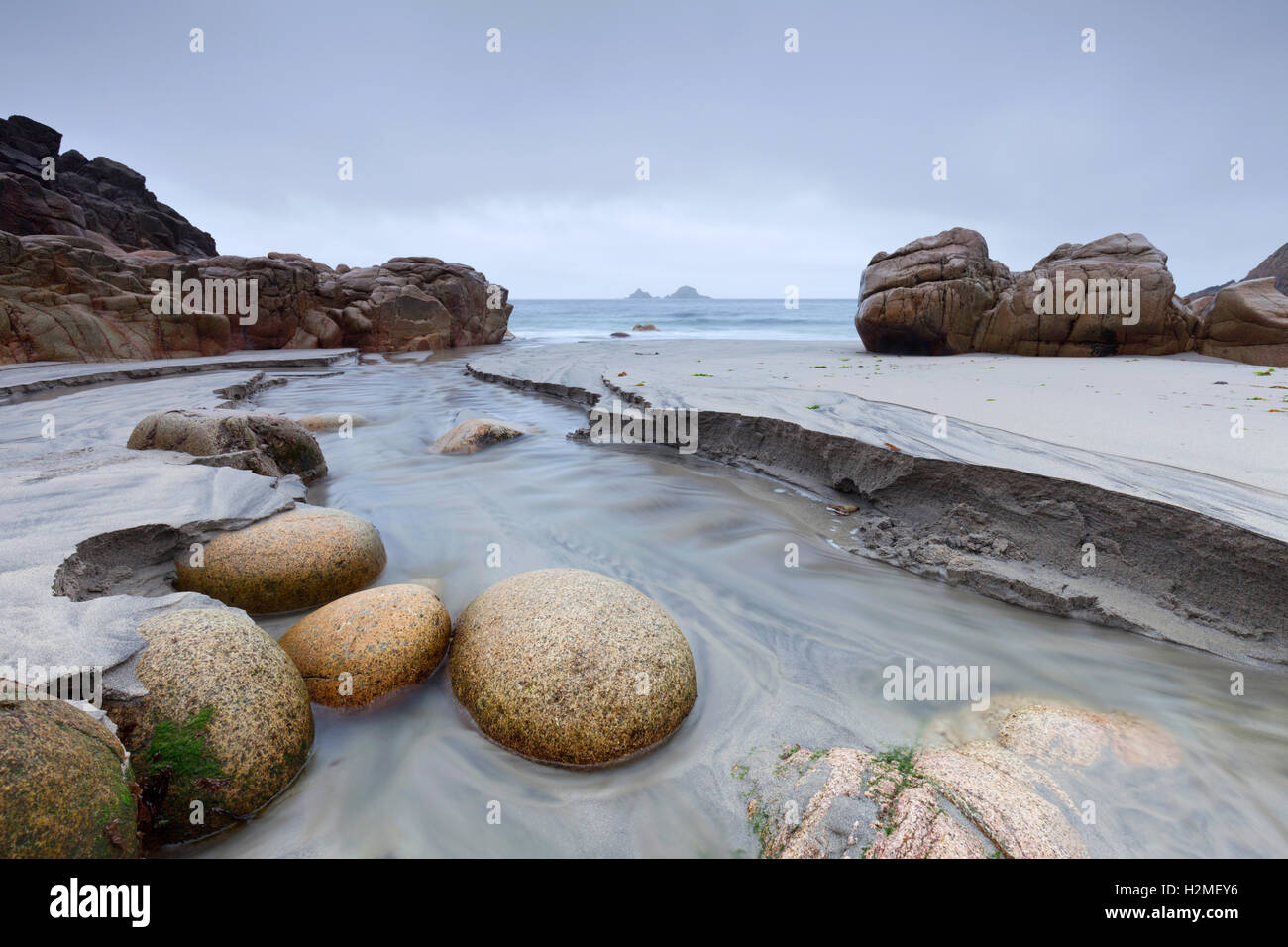 Des rochers et de Porth Nanven flux Ouest Cornwall Banque D'Images