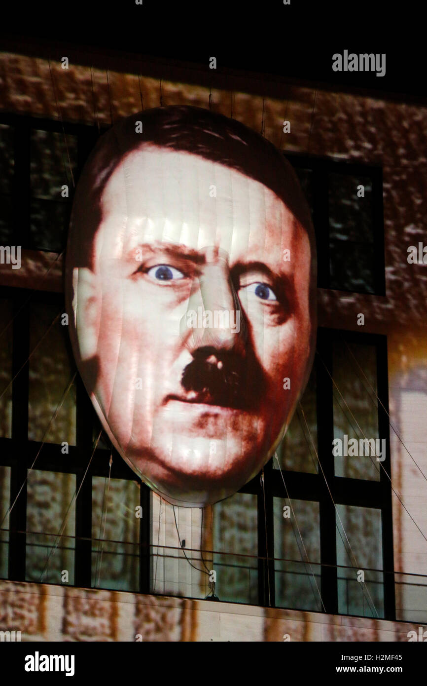 Portrait d'ein von Adolf Hitler im Rahmen einer von d'installation 'Berlin leuchtet' suis Leipziger Platz, 29. 30 septembre 2016, Berlin/ Banque D'Images