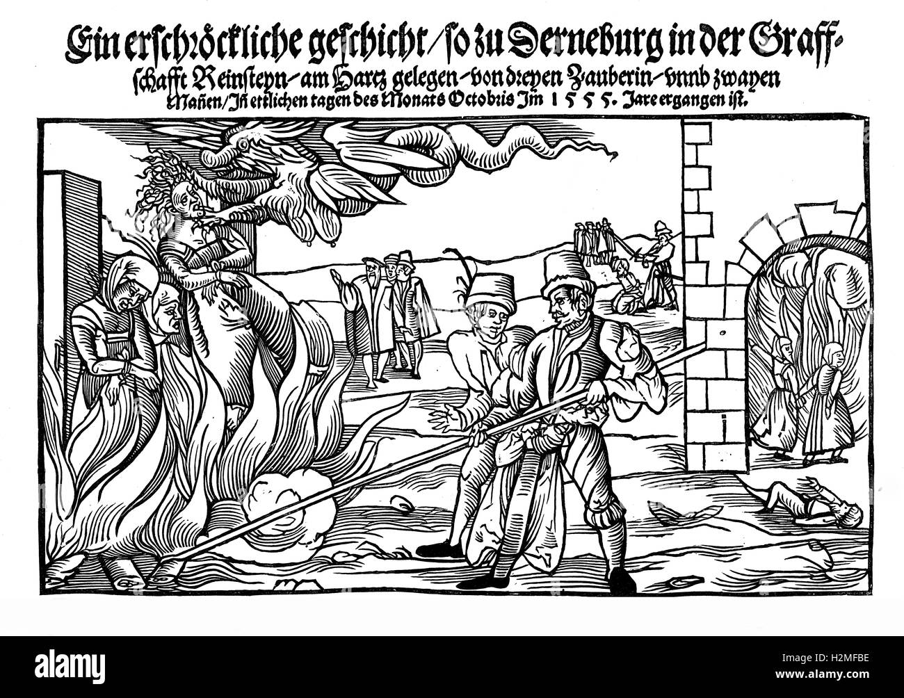 Gravure de 1555 vintage, de l'exécution de femmes condamnées comme des sorcières Banque D'Images