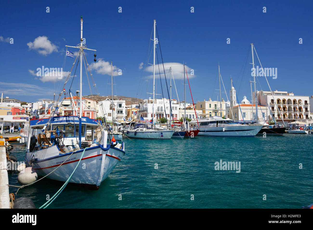 Vue de la ville de Tinos, à partir du port. Banque D'Images