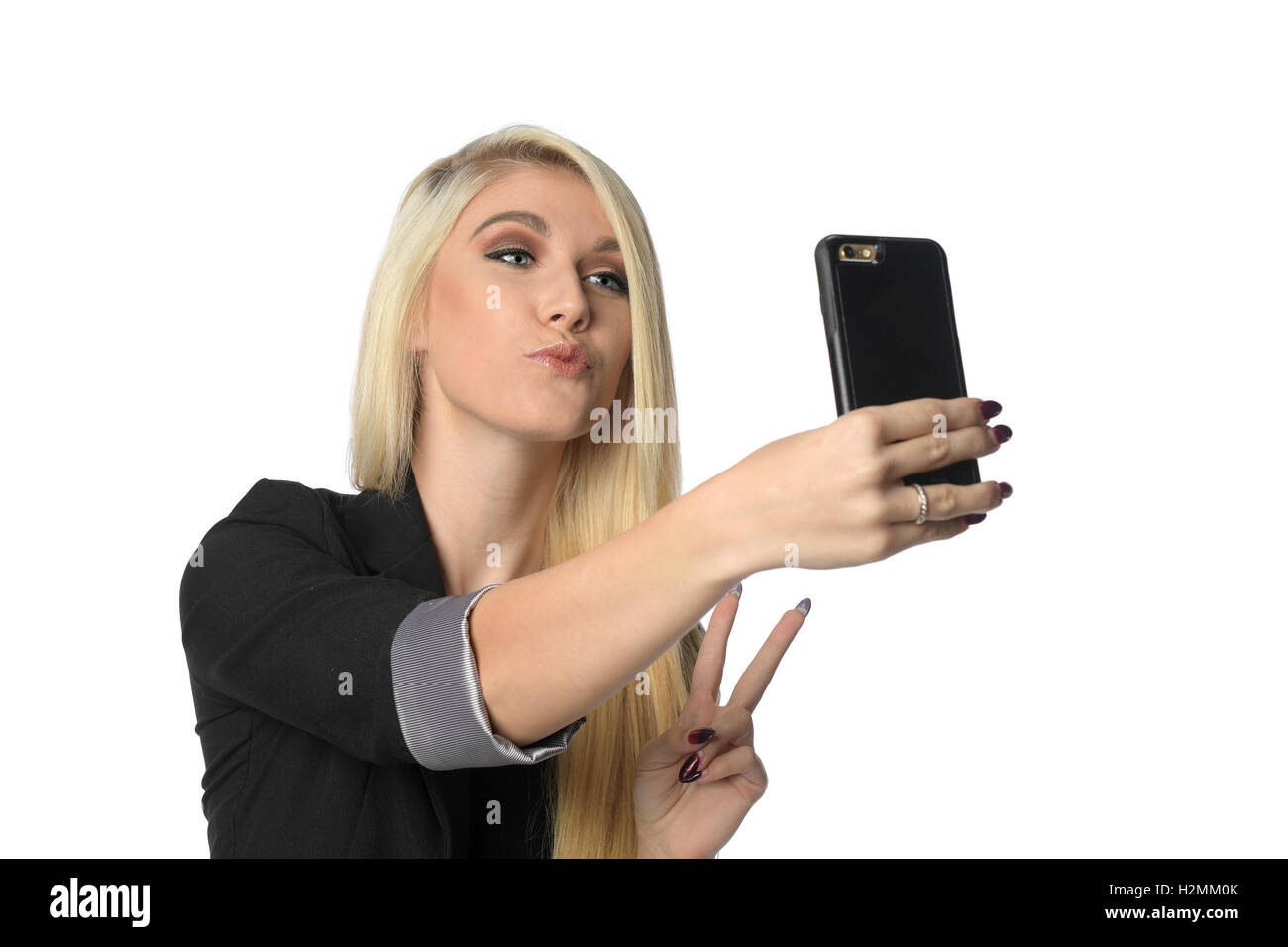 Young businesswoman with cellphone selfies en tenant plus isolé sur fond blanc Banque D'Images