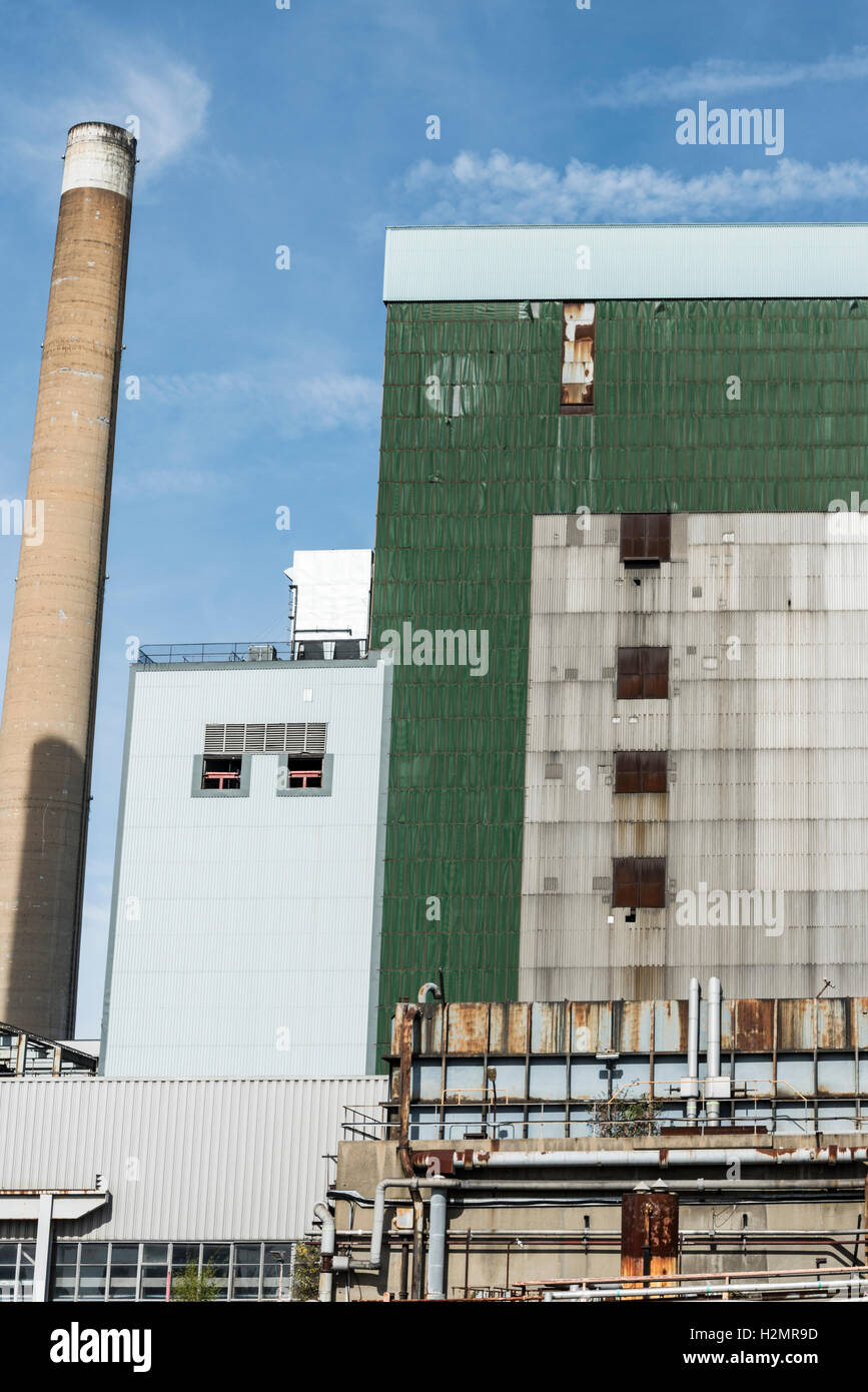 Tilbury B power station qui n'est plus en usage depuis un incendie en 2012 Banque D'Images