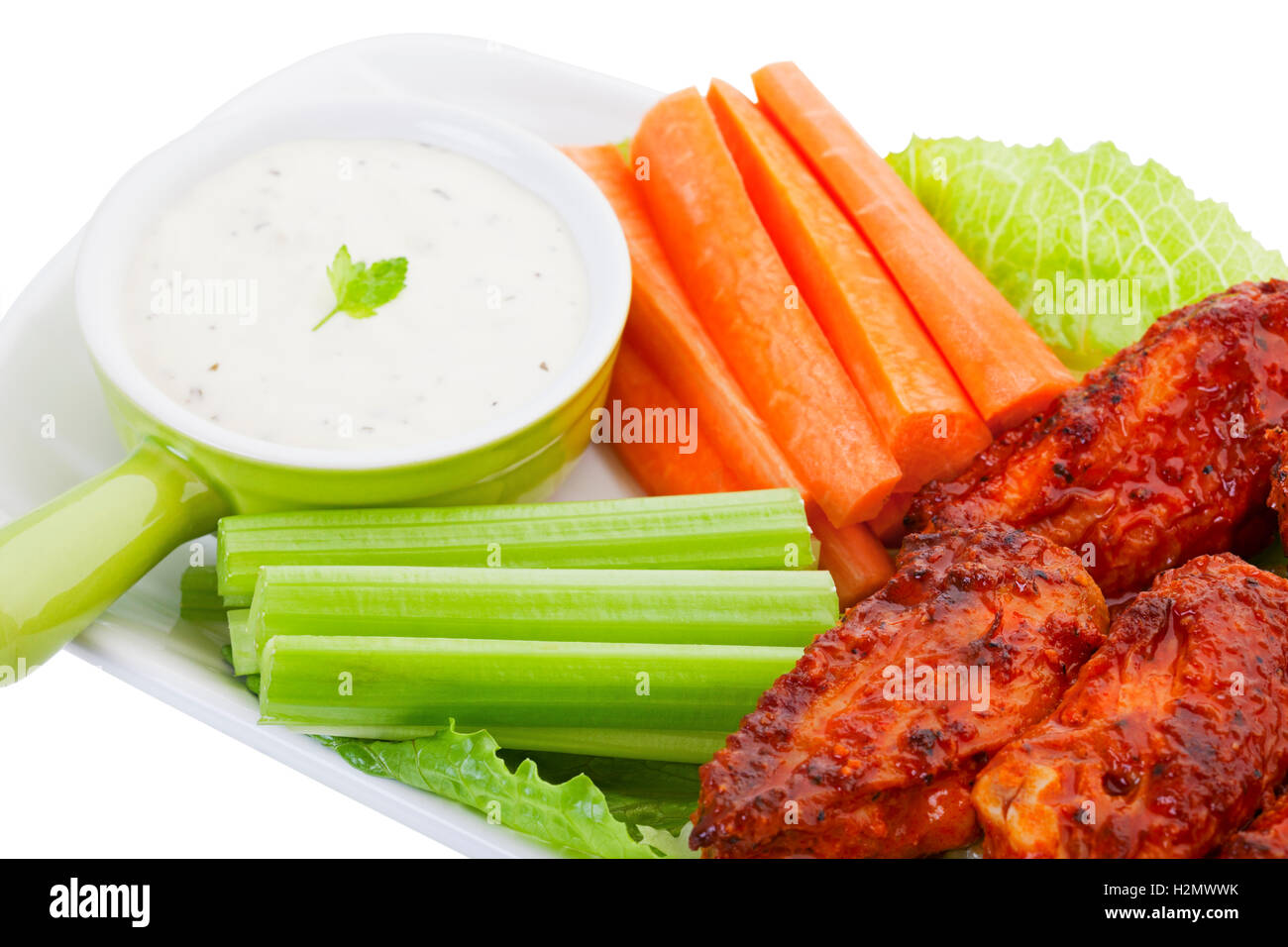 Hot Wings avec légumes et trempette Banque D'Images