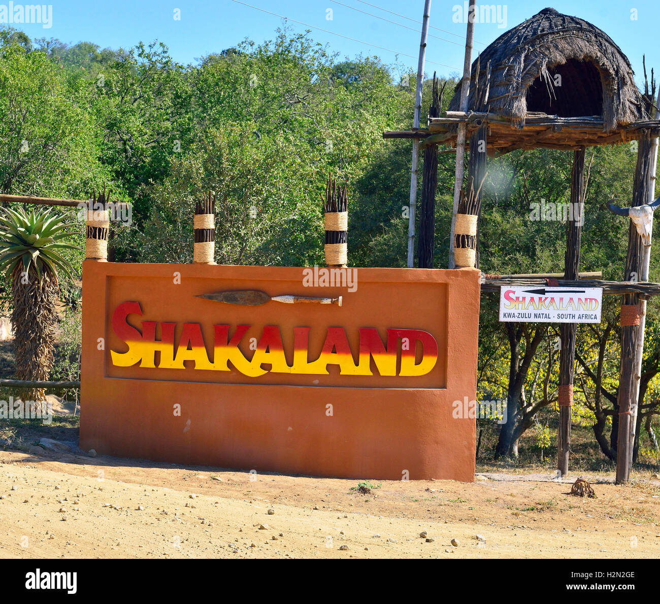 Panneau d'entrée aux portes du village culturel Shakaland, Eshowe, Afrique du Sud Banque D'Images