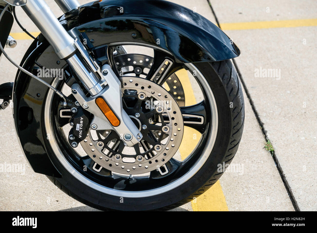 La roue avant d'un tricycle à la victoire a fait. Banque D'Images