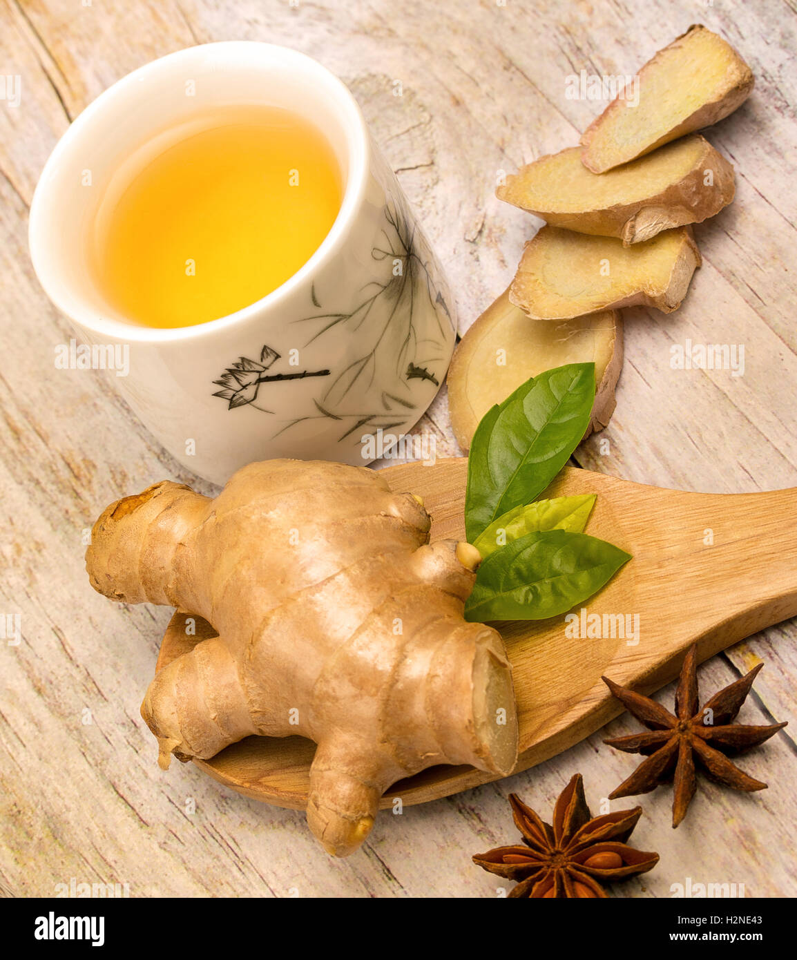 Thé au gingembre japonais à base de plantes et épices actualisé indiquant Banque D'Images